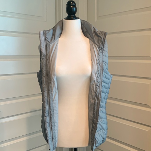 UNDER ARMOUR Women’s Fitted Puffer Vest - Picture 6 of 16